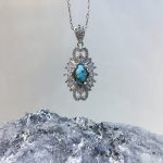 پلاک فیروزه آبی شجر عنکبوتی نقره عیار 925 دورکار نگین جواهری پلاک فیروزه آبی شجر عنکبوتی نقره عیار 925 دورکار نگین جواهری